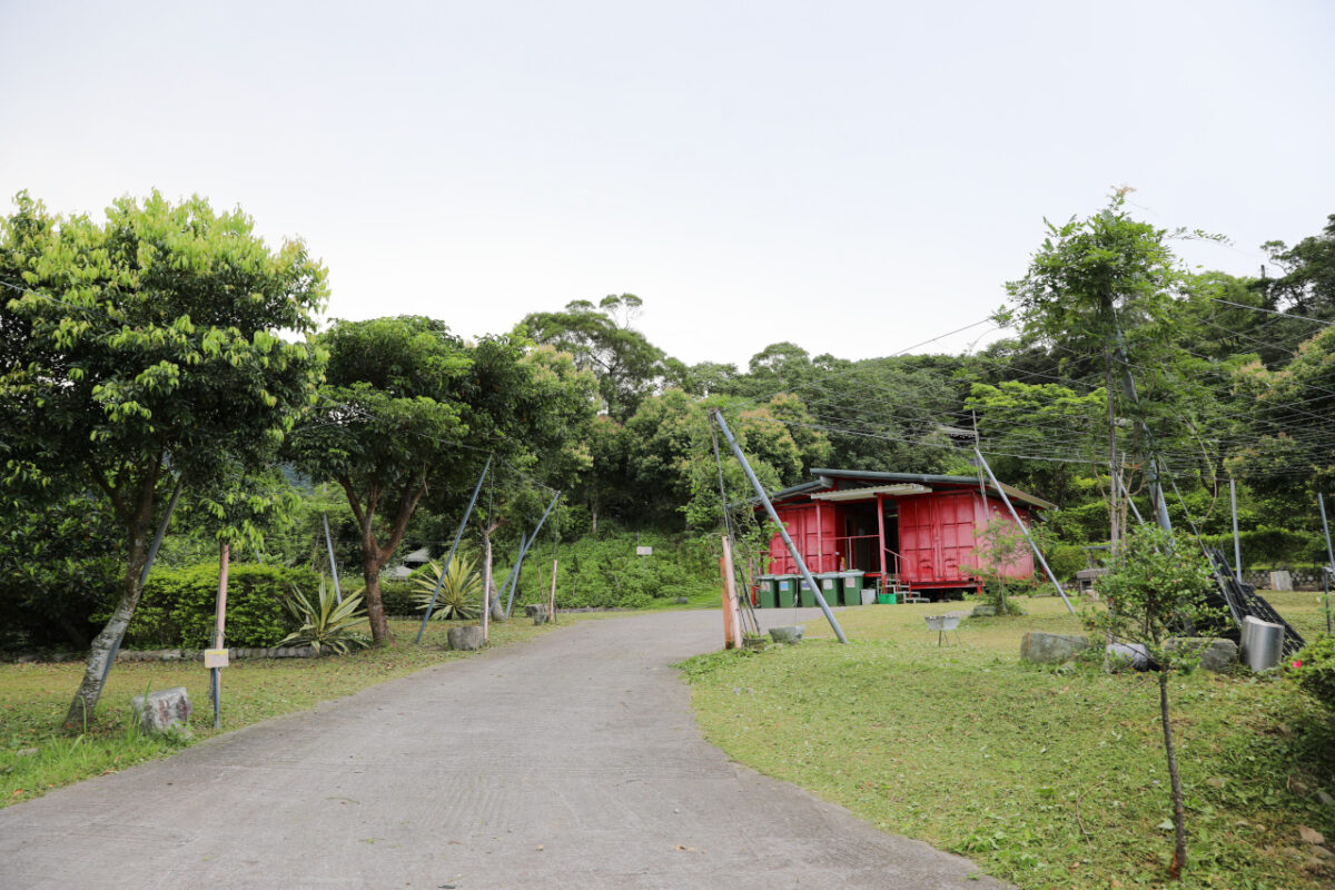 宜蘭百萬夜景露營地推薦! 鷗漫景觀農場 礁溪露營車.景觀山屋.懶人免搭帳豪華露營 - 奇奇一起玩樂趣