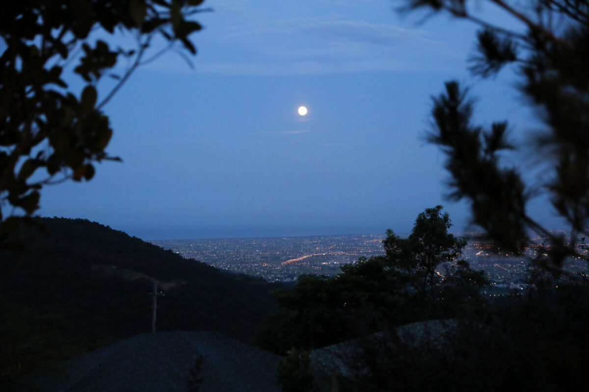 宜蘭百萬夜景露營地推薦! 鷗漫景觀農場 礁溪露營車.景觀山屋.懶人免搭帳豪華露營 - 奇奇一起玩樂趣