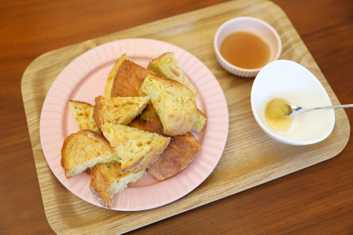 新竹親子旅遊景點推薦! 愛蜂園 蜜蜂生態導覽,小蜂農體驗親手採蜂蜜 新竹伴手禮蜂蜜.蜂蜜氣泡水.蜂蜜啤酒 - 奇奇一起玩樂趣