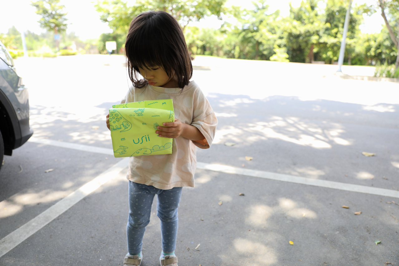 ITAI ITAI＿痛經女子 最強日韓選物商品社團推薦! 夏日必備冰絲涼感防曬外套.USii優系零著感透氣雨衣.泰國設計款親子涼鞋 - 奇奇一起玩樂趣