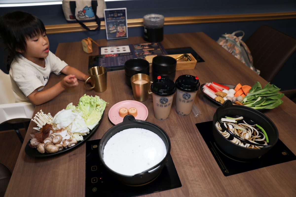 桃園火車站火鍋 金蒔鍋物(站前店) 桃園鍋物聚餐餐廳推薦! 夢幻肉天堂享受A5和牛 - 奇奇一起玩樂趣