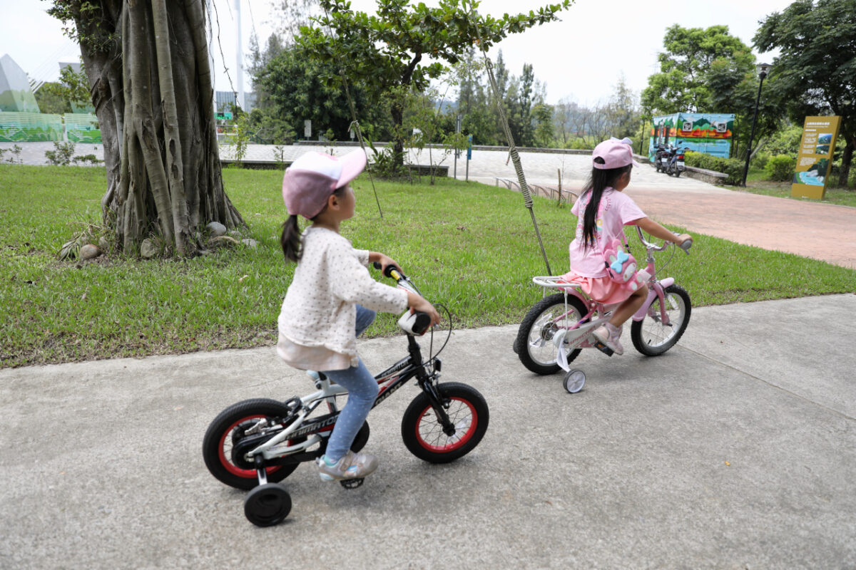 桃園大溪親子一日遊 大漢溪自行車道騎腳踏車遊山豬湖生態親水園區,大溪老街吃美食 中庄吊橋.月眉人工溼地.中庄調整池.中庄景觀土丘(共融遊具).瑞興濕地 - 奇奇一起玩樂趣