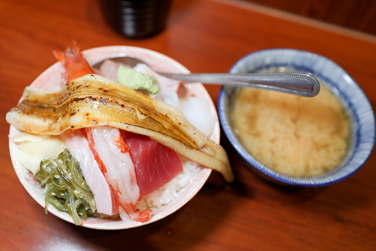 林口生魚片丼飯推薦! 林日式料理 超厚生魚握壽司,驚喜版生魚丼飯 - 奇奇一起玩樂趣