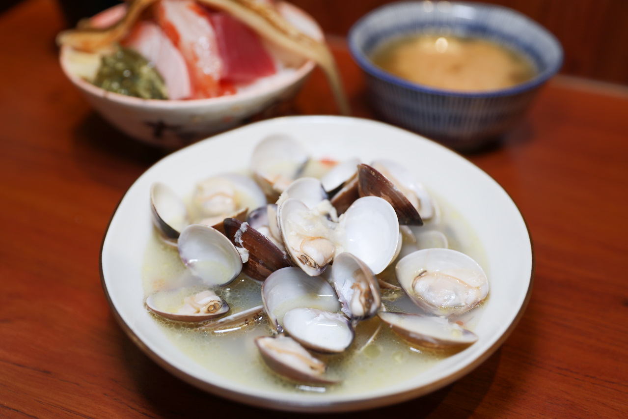 林口生魚片丼飯推薦! 林日式料理 超厚生魚握壽司,驚喜版生魚丼飯 - 奇奇一起玩樂趣