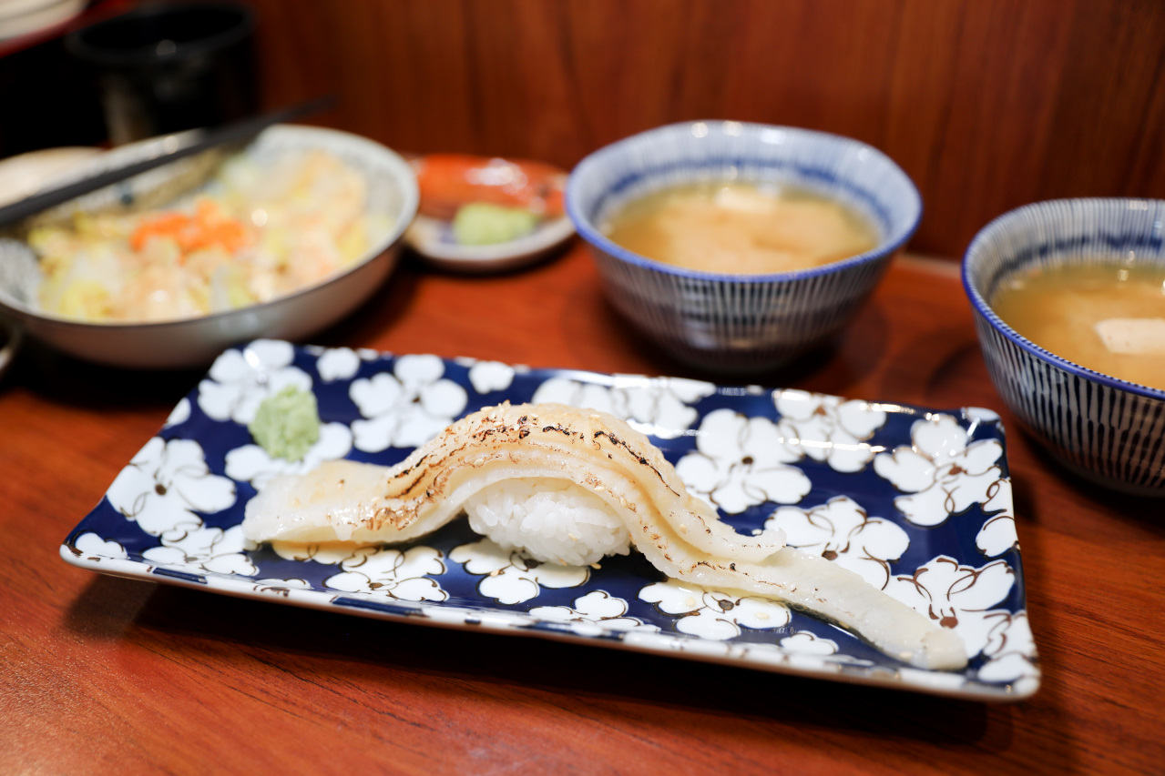 林口生魚片丼飯推薦! 林日式料理 超厚生魚握壽司,驚喜版生魚丼飯 - 奇奇一起玩樂趣