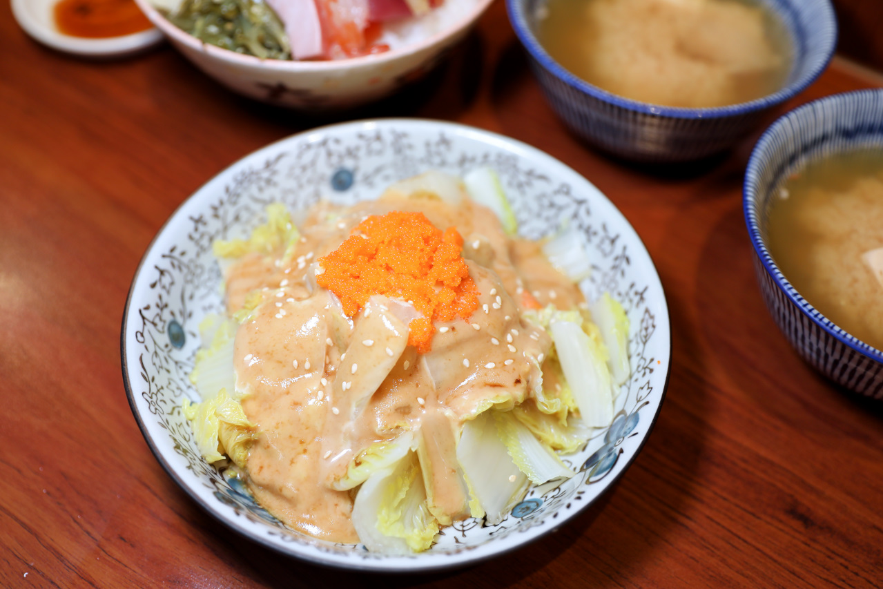 林口生魚片丼飯推薦! 林日式料理 超厚生魚握壽司,驚喜版生魚丼飯 - 奇奇一起玩樂趣