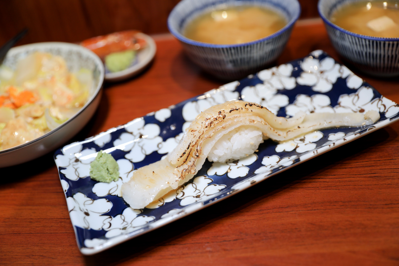 林口生魚片丼飯推薦! 林日式料理 超厚生魚握壽司,驚喜版生魚丼飯 - 奇奇一起玩樂趣