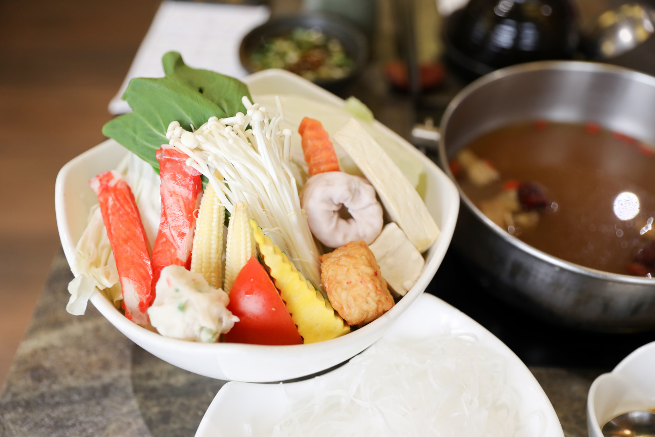 林口麻辣火鍋推薦! 養心殿御膳精緻鍋物(林口店) 高CP值火鍋,林口壽星慶生餐廳推薦! 生日當月送海鮮~ - 奇奇一起玩樂趣