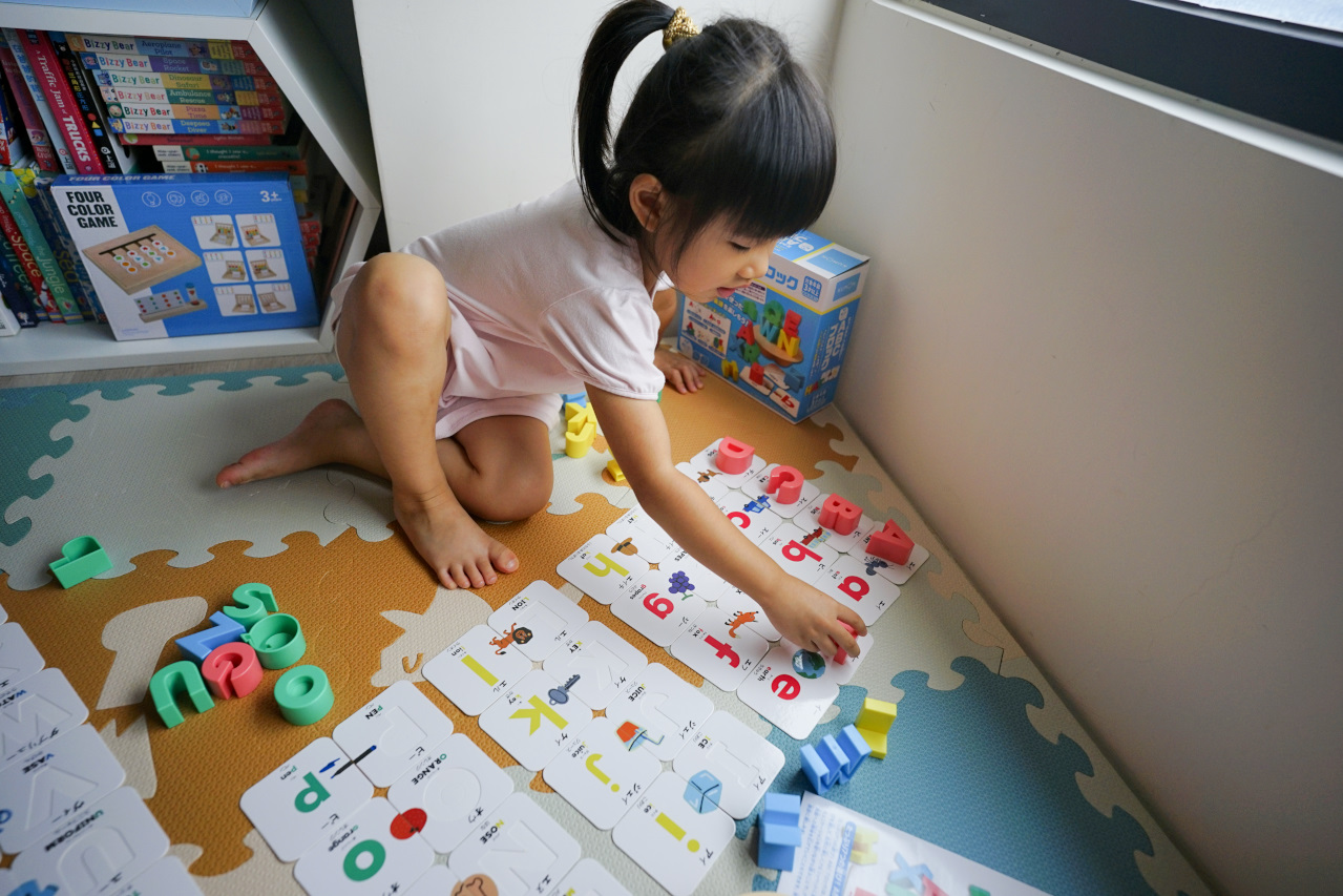 幼兒益智教具推薦! 日本KUMON TOY ABC立體平衡積木 遊戲中輕鬆學英文 - 奇奇一起玩樂趣