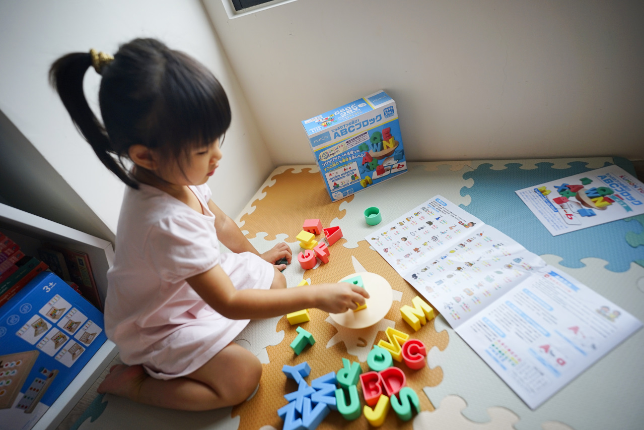 幼兒益智教具推薦! 日本KUMON TOY ABC立體平衡積木 遊戲中輕鬆學英文 - 奇奇一起玩樂趣