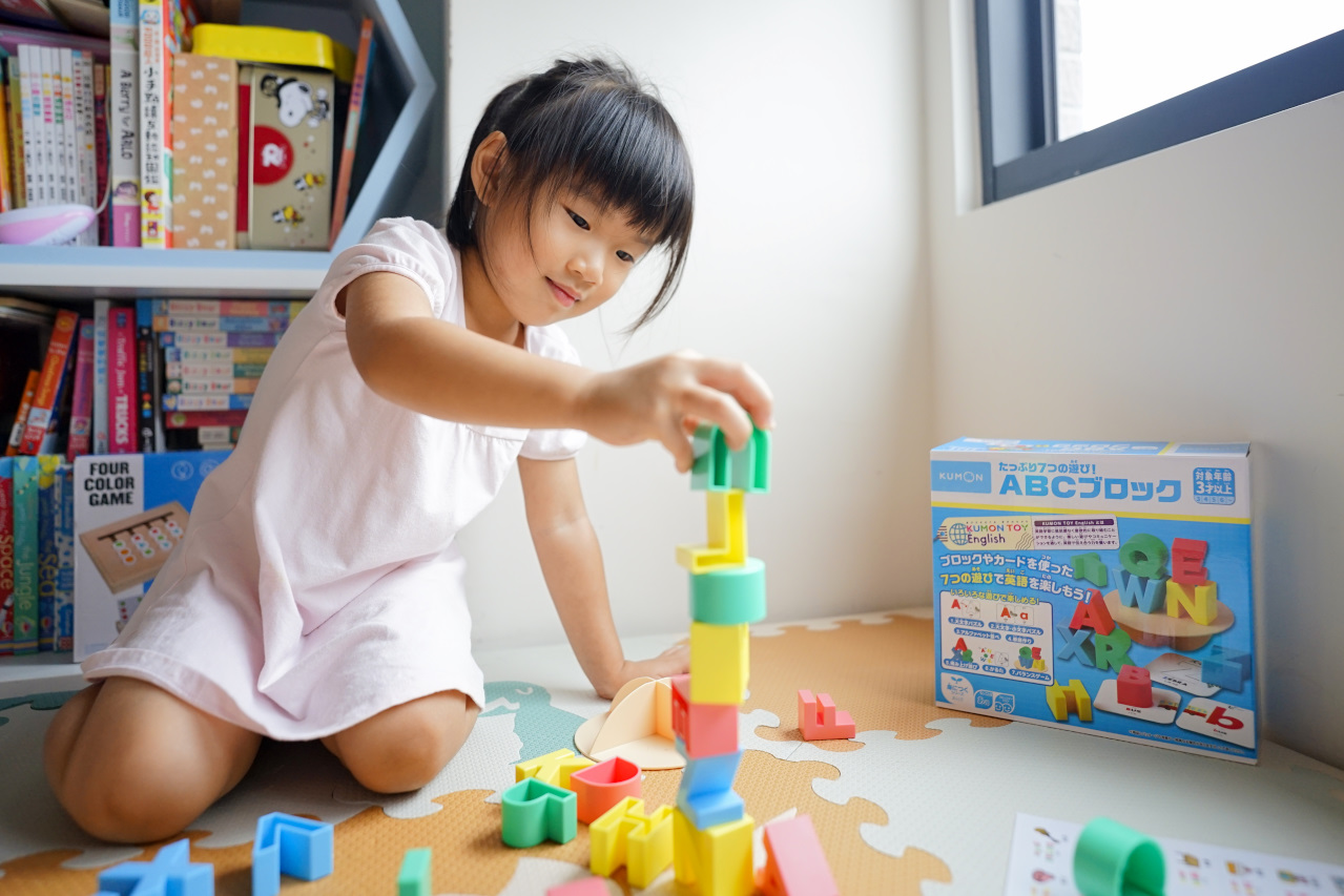 幼兒益智教具推薦! 日本KUMON TOY ABC立體平衡積木 遊戲中輕鬆學英文 - 奇奇一起玩樂趣