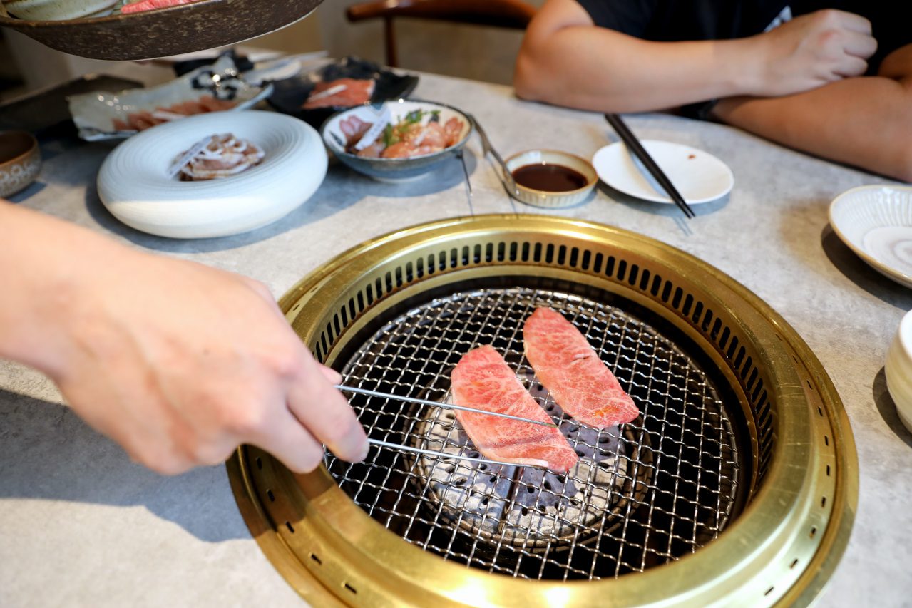 台中單點日式燒肉推薦! jokazu.yakiniku 敘禾燒肉專門店 日本A5和牛專人桌邊烤肉服務 - 奇奇一起玩樂趣