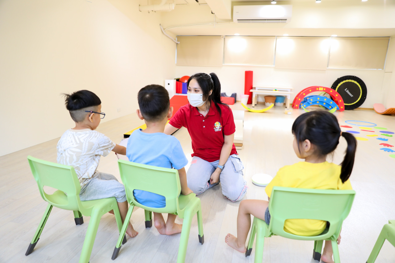 板橋職能治療師親子課程推薦! KidPro醫學級兒童發展教育團隊 幼兒感覺統合.專注力.人際情緒力培養 - 奇奇一起玩樂趣