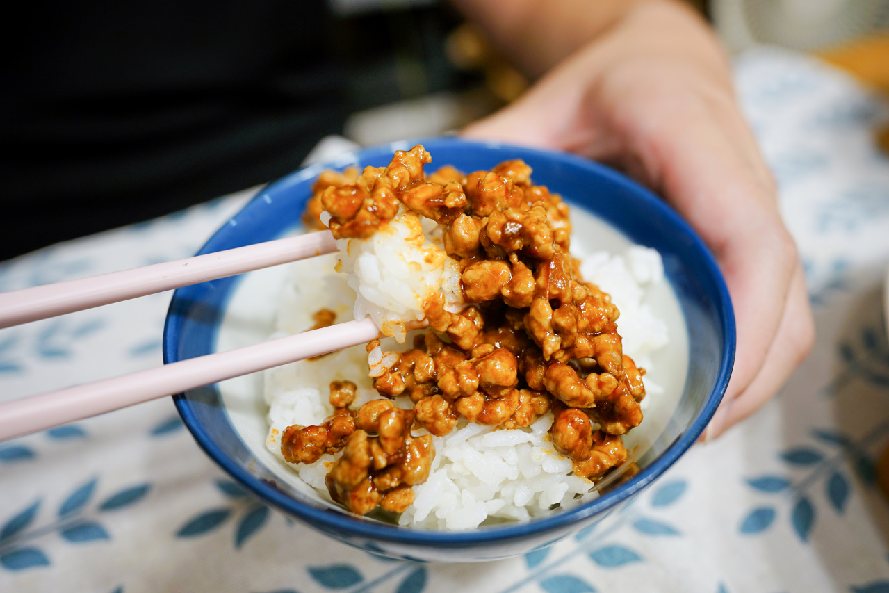 全聯小磨坊麻婆醬推薦! 懶人零失敗料理食譜 麻婆烘蛋.麻婆肉燥飯 - 奇奇一起玩樂趣