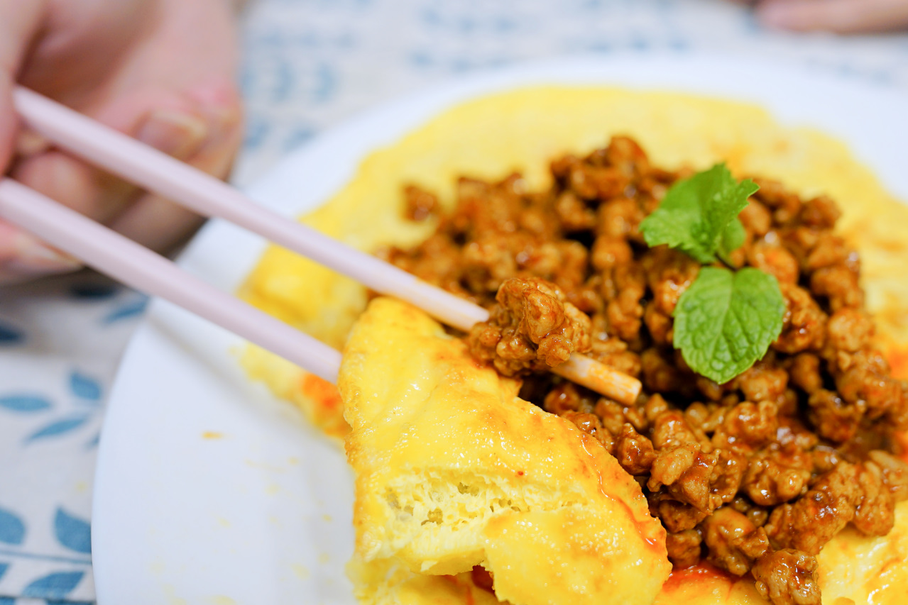 全聯小磨坊麻婆醬推薦! 懶人零失敗料理食譜 麻婆烘蛋.麻婆肉燥飯 - 奇奇一起玩樂趣