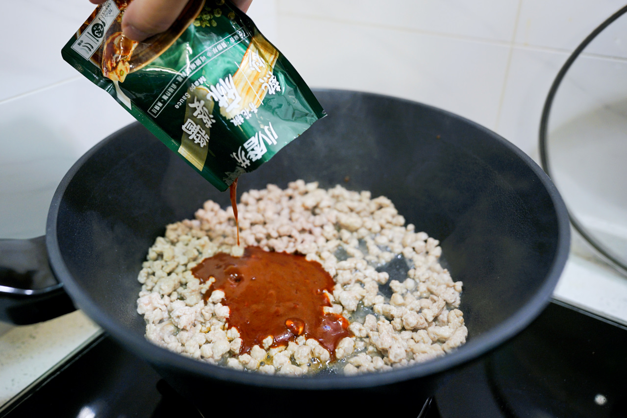 全聯小磨坊麻婆醬推薦! 懶人零失敗料理食譜 麻婆烘蛋.麻婆肉燥飯 - 奇奇一起玩樂趣