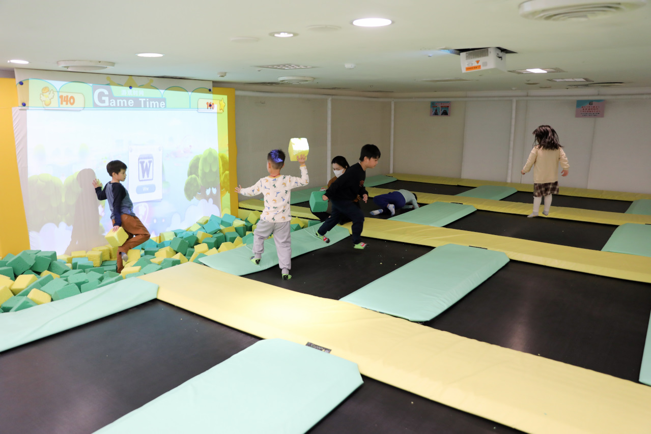 台南室內親子遊樂園推薦! 追風奇幻島-糖果小鎮(台南大遠百) 吃喝玩樂線上購票超划算! - 奇奇一起玩樂趣