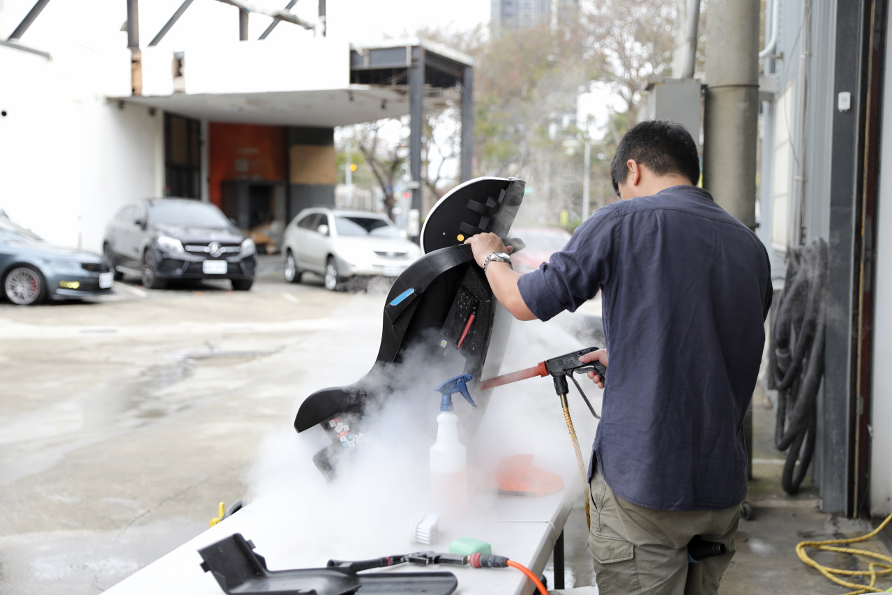 竹北汽車安全座椅清洗推薦! Lcf車體鍍膜 兒童推車.汽座清潔服務 - 奇奇一起玩樂趣