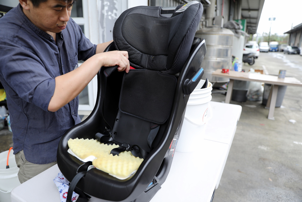 竹北汽車安全座椅清洗推薦! Lcf車體鍍膜 兒童推車.汽座清潔服務 - 奇奇一起玩樂趣