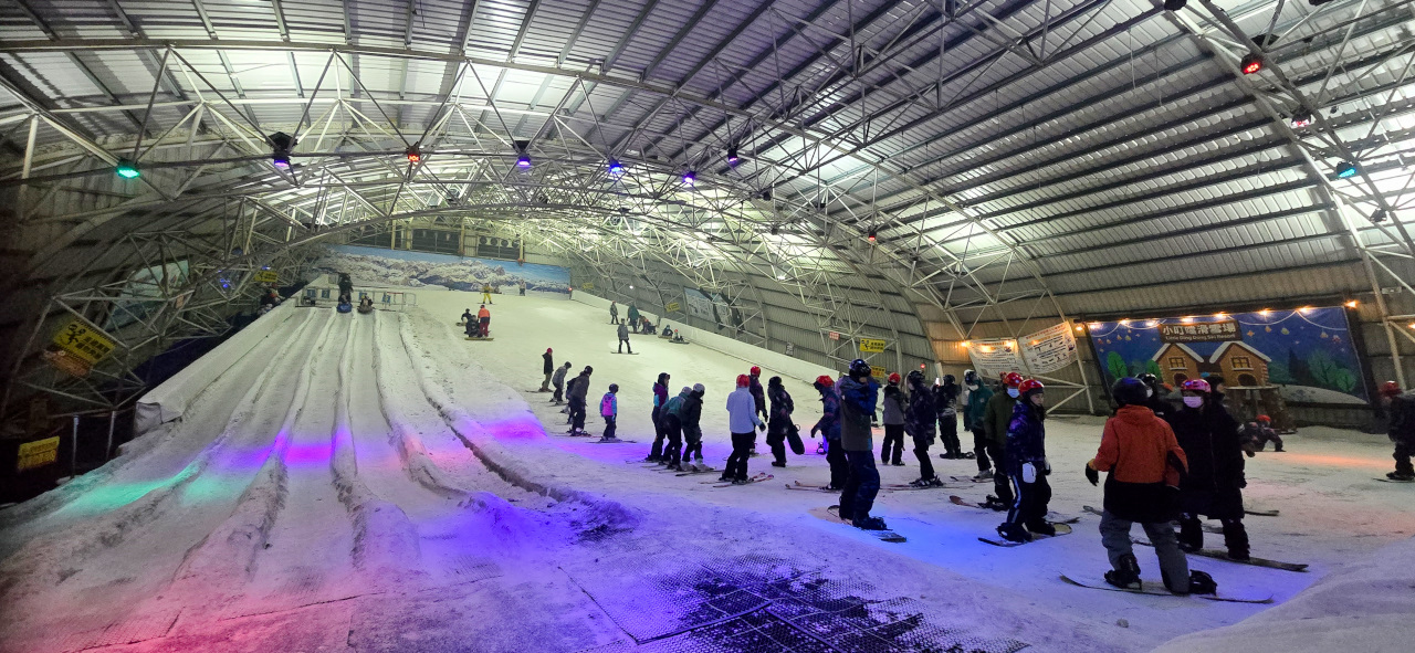 新竹小叮噹科學主題樂園 一票玩到底,全台最大室內滑雪場,一年四季都能玩雪! - 奇奇一起玩樂趣