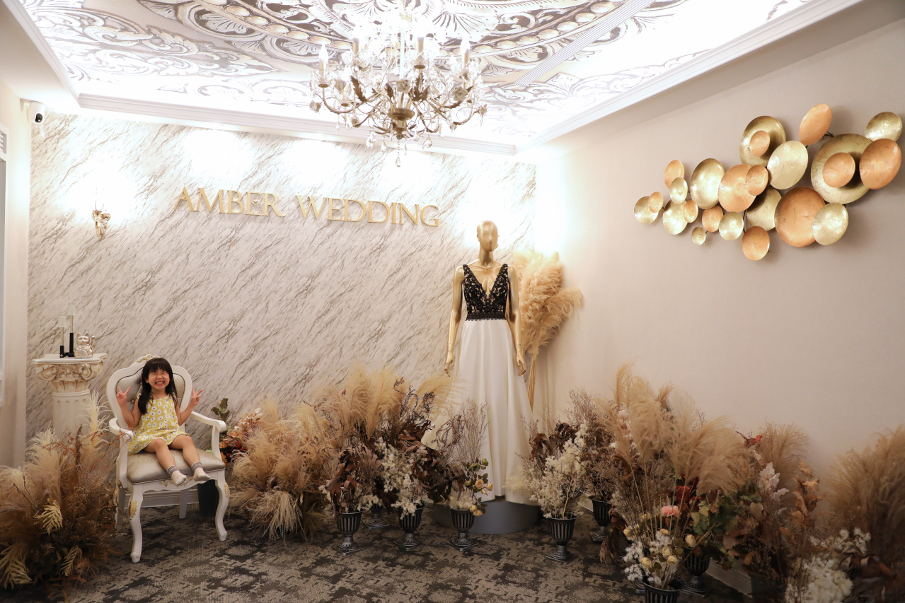 Amber Wedding 攝影工作室 新北婚紗攝影.全家福拍攝推薦! 棚拍.戶外拍攝含妝髮 - 奇奇一起玩樂趣