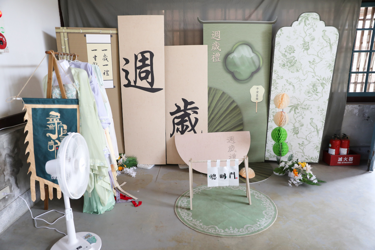 台南親子景點推薦! 安平出張所 水豚親密接觸.12花神誕生鹽御守.魔法水晶瓶DIY,特色伴手禮五行搖搖蝦餅.果乾蜜餞 - 奇奇一起玩樂趣