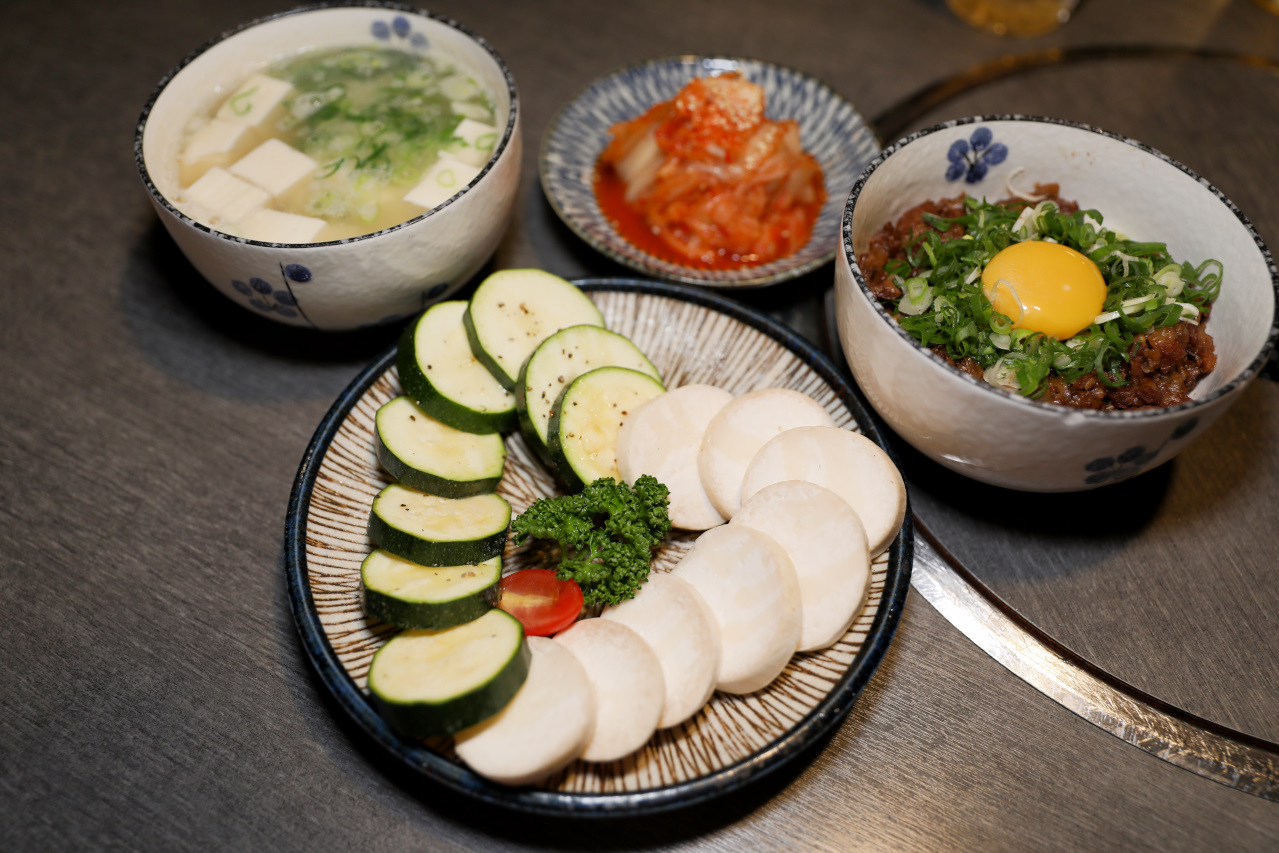 豆町村燒肉 台北東區日式燒肉推薦! 浮誇系燒肉美食 專人代烤 - 奇奇一起玩樂趣