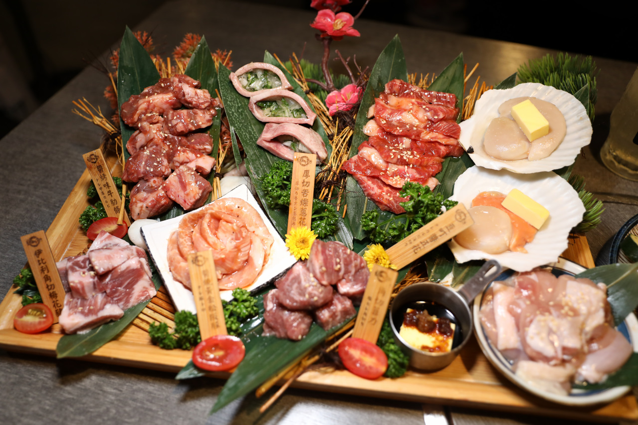 豆町村燒肉 台北東區日式燒肉推薦! 浮誇系燒肉美食 專人代烤 - 奇奇一起玩樂趣
