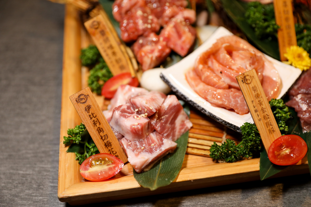 豆町村燒肉 台北東區日式燒肉推薦! 浮誇系燒肉美食 專人代烤 - 奇奇一起玩樂趣