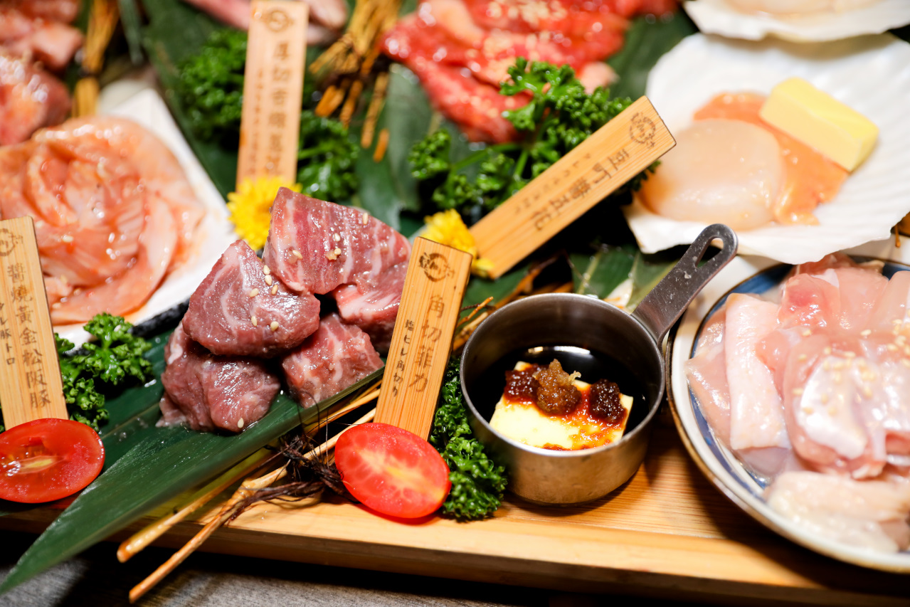 豆町村燒肉 台北東區日式燒肉推薦! 浮誇系燒肉美食 專人代烤 - 奇奇一起玩樂趣