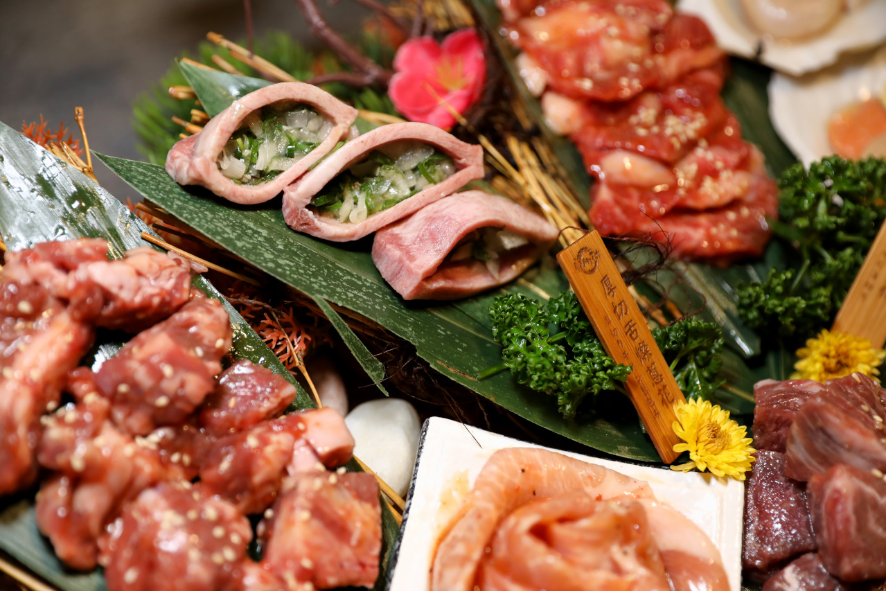 豆町村燒肉 台北東區日式燒肉推薦! 浮誇系燒肉美食 專人代烤 - 奇奇一起玩樂趣