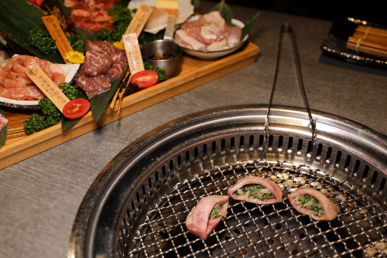 豆町村燒肉 台北東區日式燒肉推薦! 浮誇系燒肉美食 專人代烤 - 奇奇一起玩樂趣