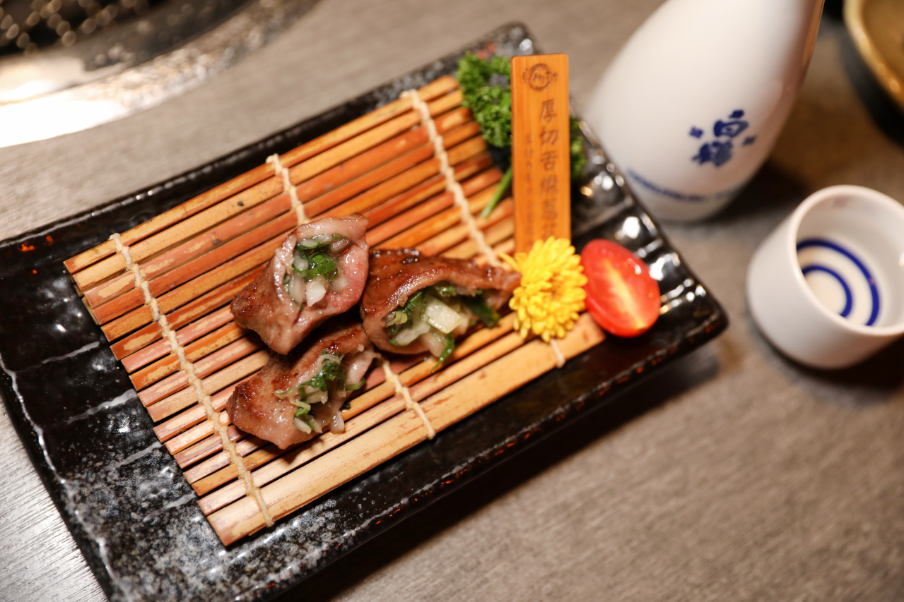 豆町村燒肉 台北東區日式燒肉推薦! 浮誇系燒肉美食 專人代烤 - 奇奇一起玩樂趣