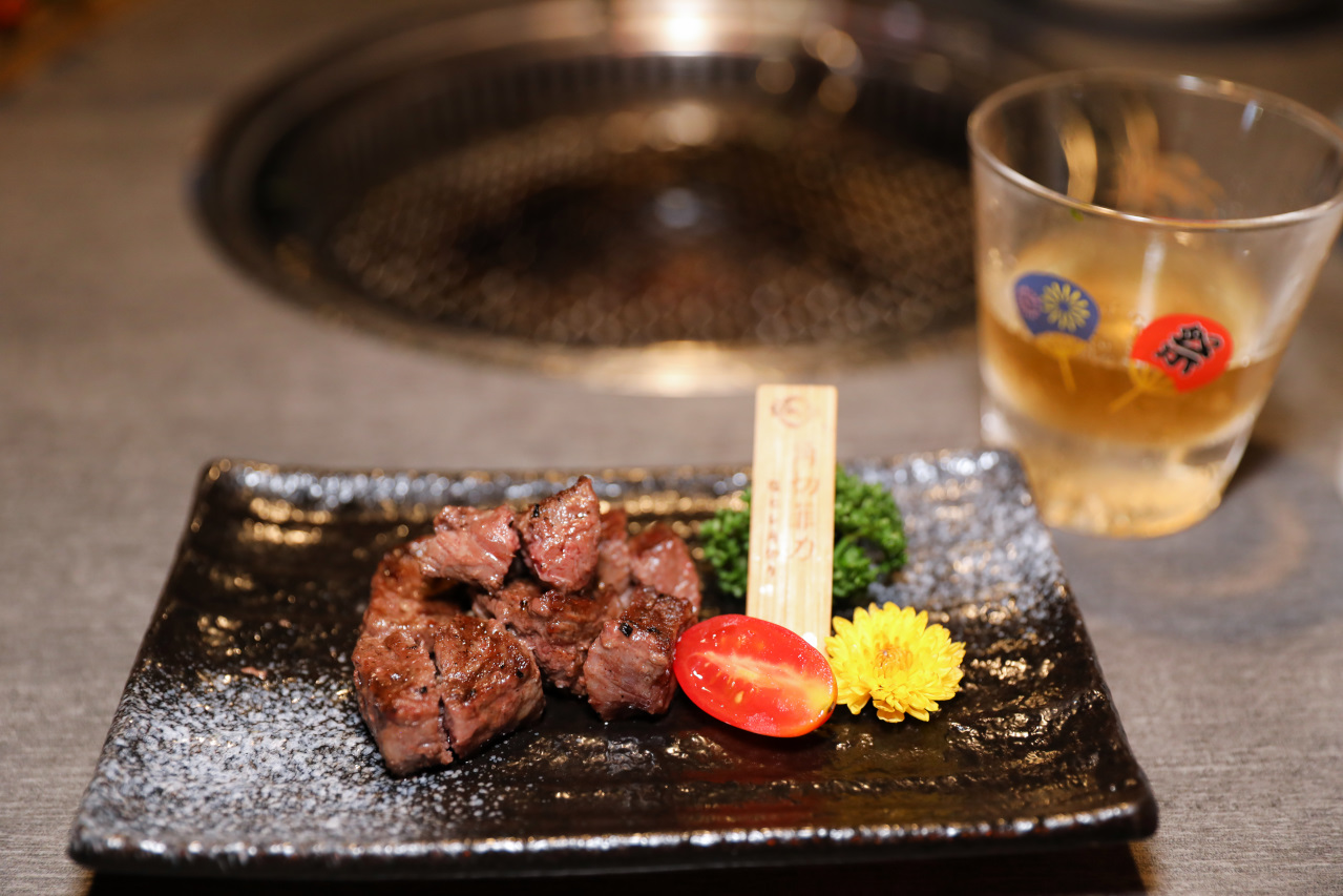豆町村燒肉 台北東區日式燒肉推薦! 浮誇系燒肉美食 專人代烤 - 奇奇一起玩樂趣