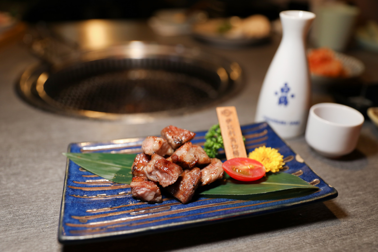 豆町村燒肉 台北東區日式燒肉推薦! 浮誇系燒肉美食 專人代烤 - 奇奇一起玩樂趣