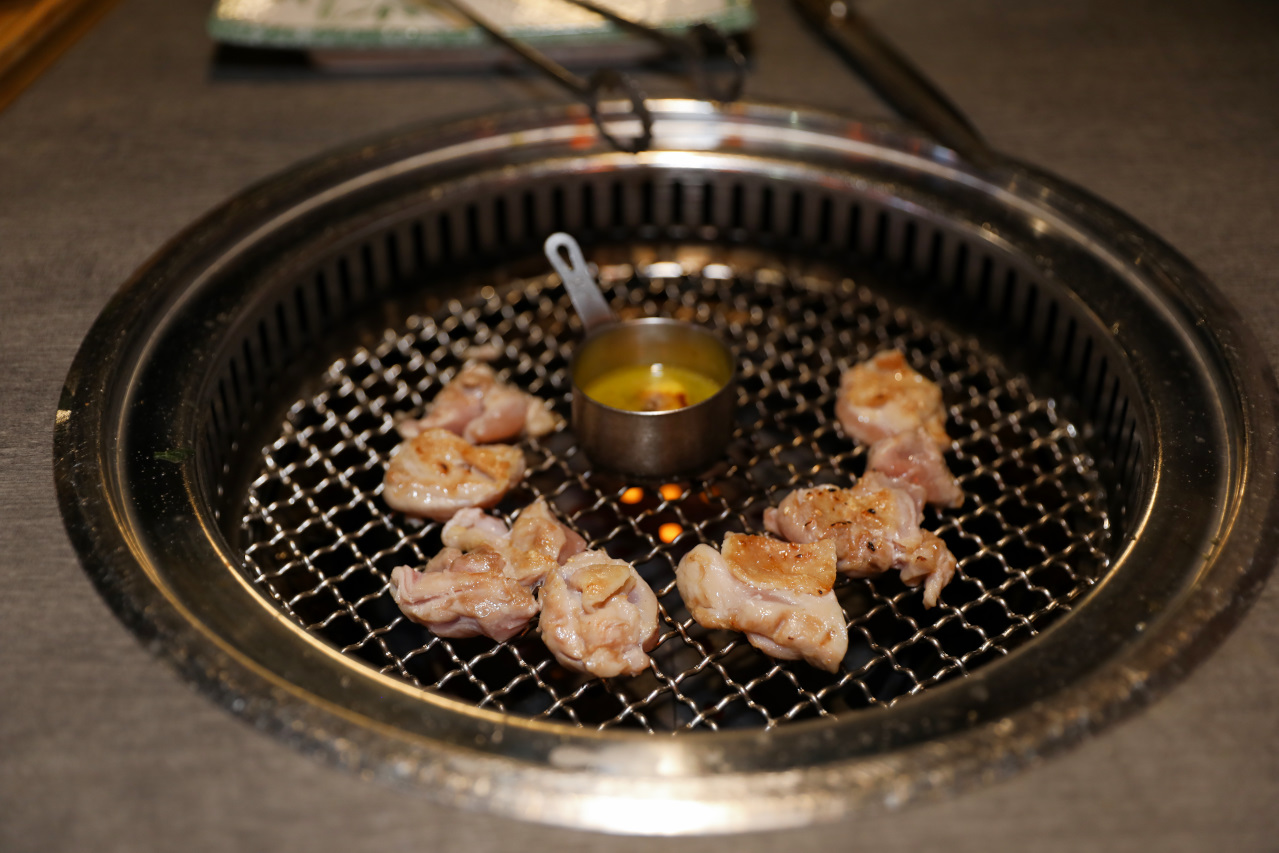 豆町村燒肉 台北東區日式燒肉推薦! 浮誇系燒肉美食 專人代烤 - 奇奇一起玩樂趣