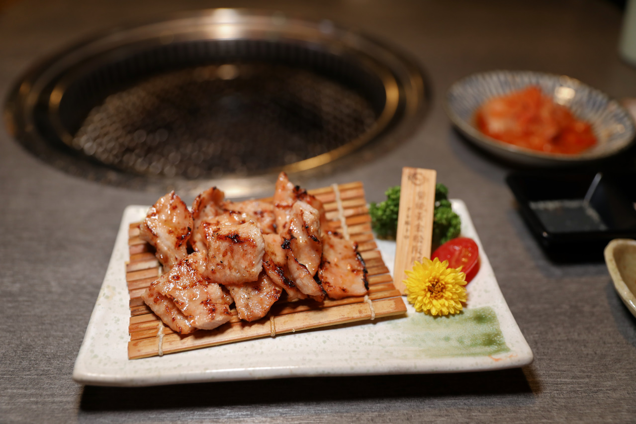 豆町村燒肉 台北東區日式燒肉推薦! 浮誇系燒肉美食 專人代烤 - 奇奇一起玩樂趣