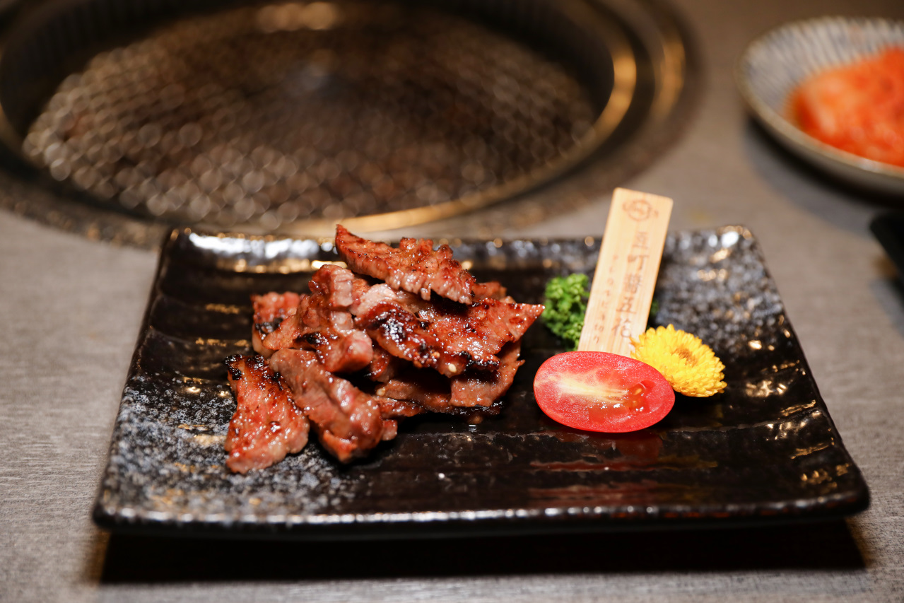豆町村燒肉 台北東區日式燒肉推薦! 浮誇系燒肉美食 專人代烤 - 奇奇一起玩樂趣