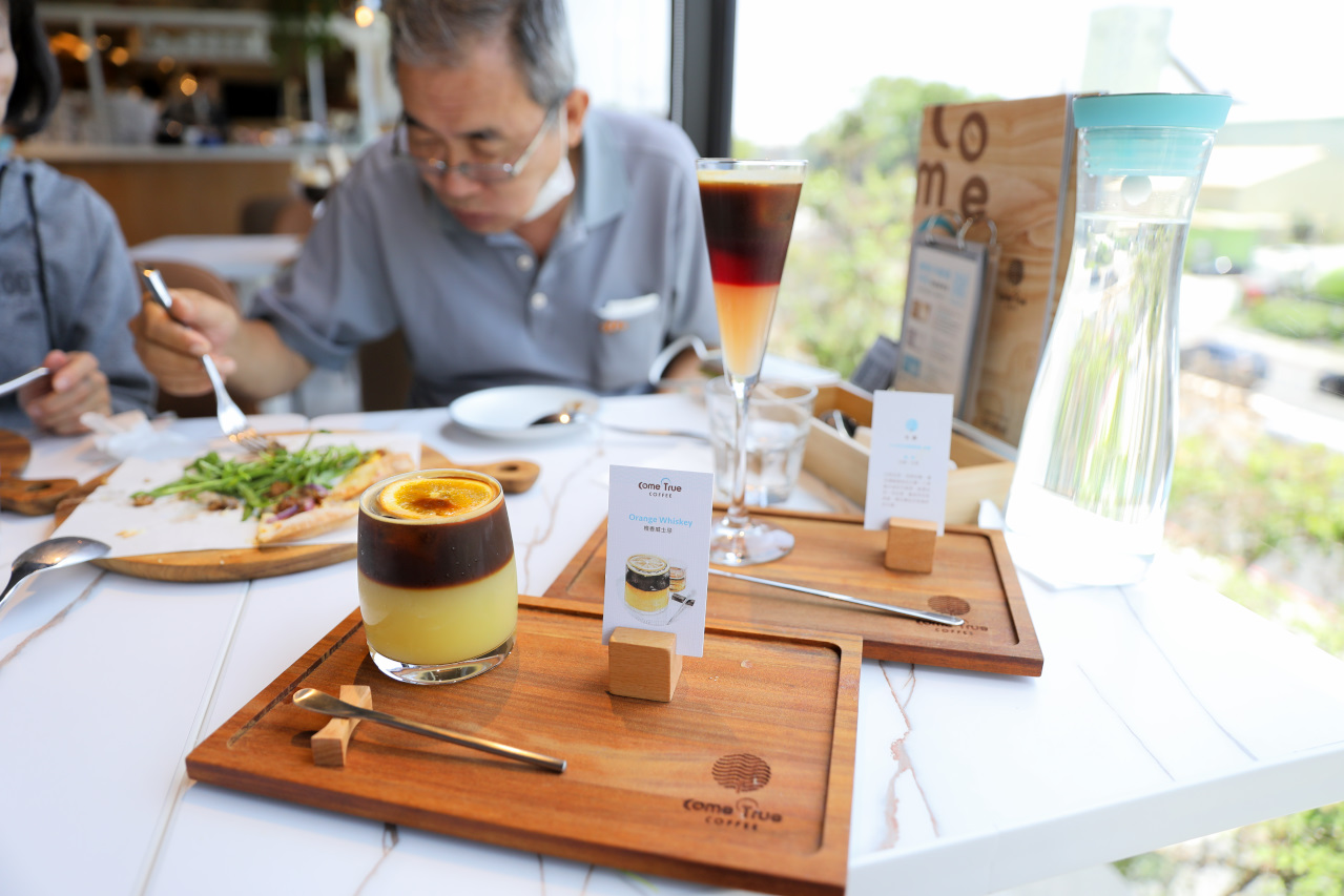 成真咖啡(台南誠品生活店) 台南早午餐.義大利麵.彩虹飯.創意咖啡.舒芙蕾 - 奇奇一起玩樂趣