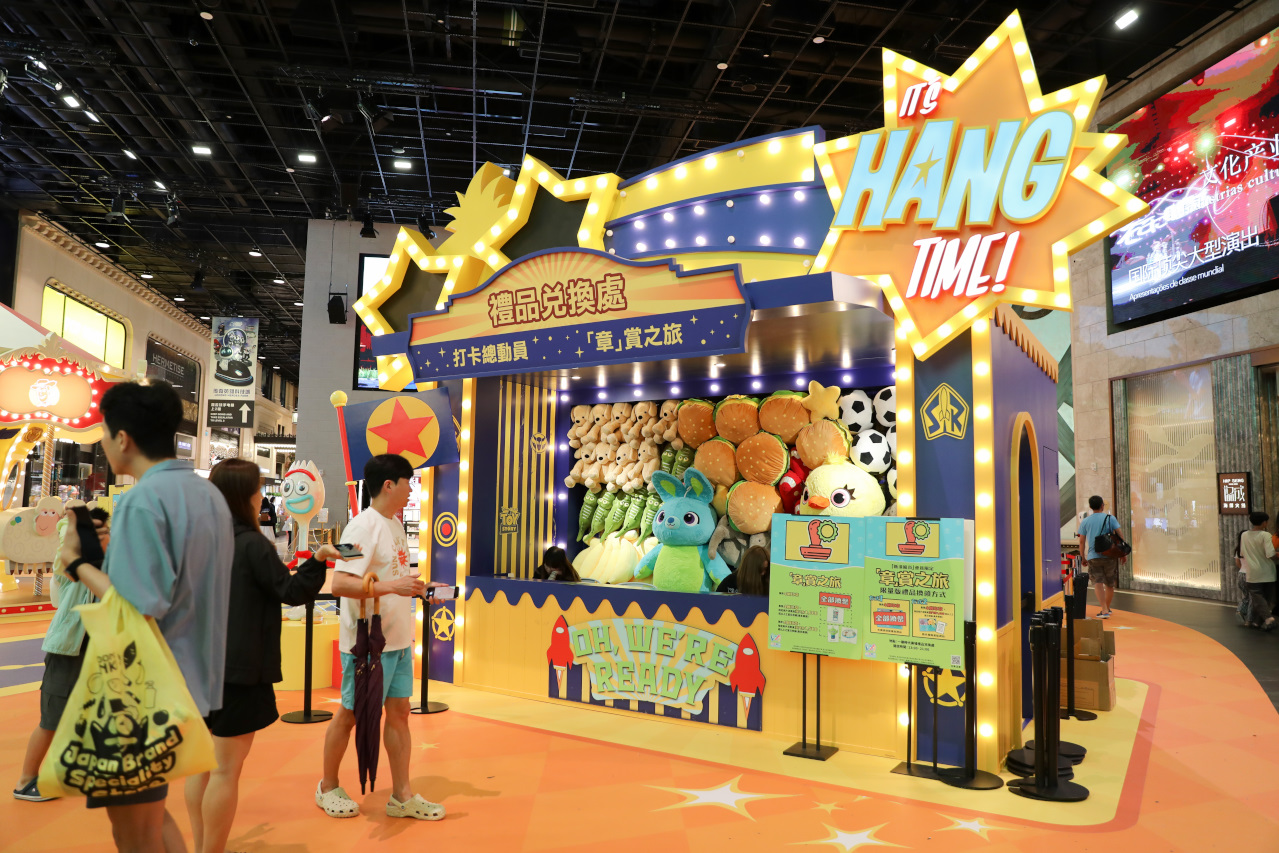 澳門3天2夜親子旅遊住宿推薦! 新濠影滙明星滙 CP值超高親子友善,還有玩具總動員30周年主題展 Spotlight星滙餐廳KKday預訂超方便,爽玩水上樂園.滿紛樂園.8字摩天輪 - 奇奇一起玩樂趣