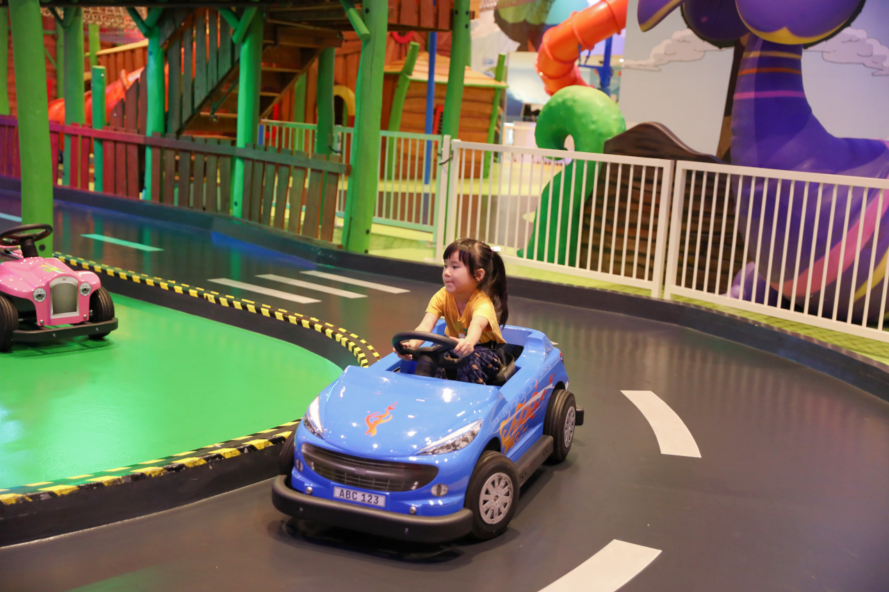 澳門3天2夜親子旅遊玩樂推薦! 澳門必玩新濠影滙水上樂園.滿紛樂園.8字摩天輪 KKday預訂超方便 - 奇奇一起玩樂趣