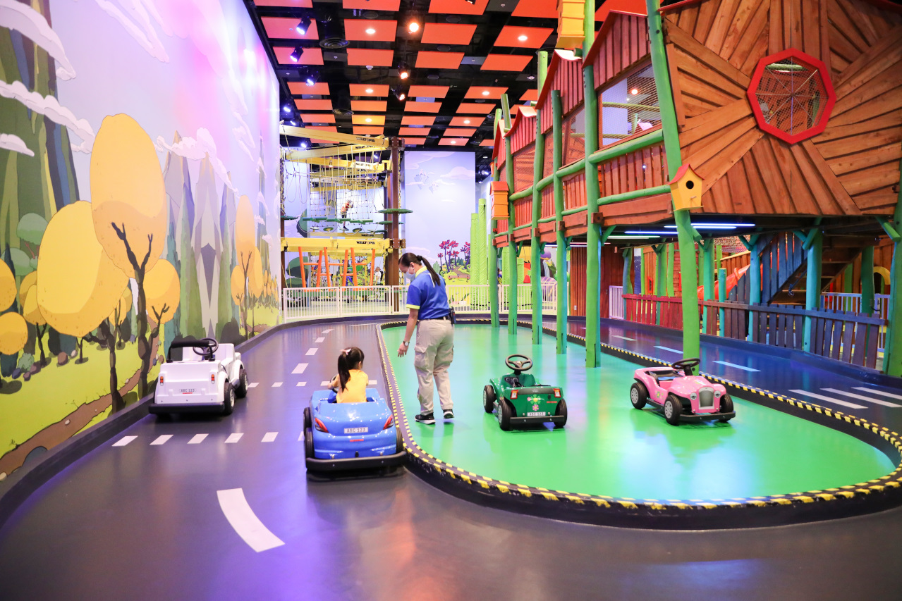 澳門3天2夜親子旅遊玩樂推薦! 澳門必玩新濠影滙水上樂園.滿紛樂園.8字摩天輪 KKday預訂超方便 - 奇奇一起玩樂趣