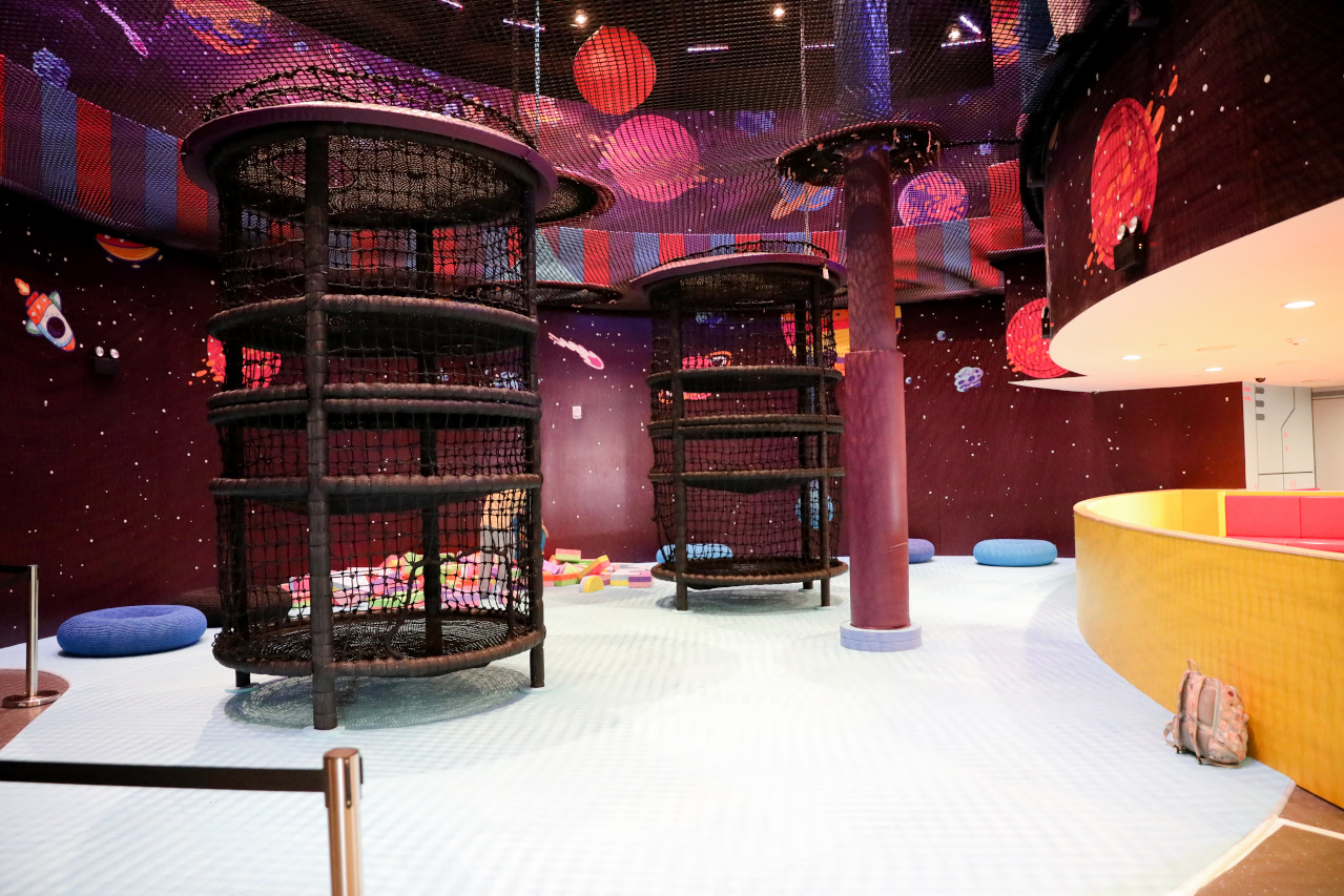 澳門3天2夜親子旅遊玩樂推薦! 澳門必玩新濠影滙水上樂園.滿紛樂園.8字摩天輪 KKday預訂超方便 - 奇奇一起玩樂趣