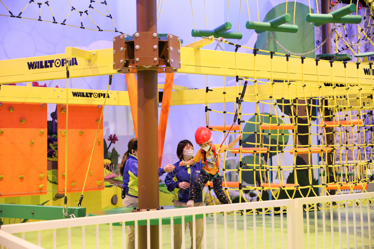 澳門3天2夜親子旅遊玩樂推薦! 澳門必玩新濠影滙水上樂園.滿紛樂園.8字摩天輪 KKday預訂超方便 - 奇奇一起玩樂趣