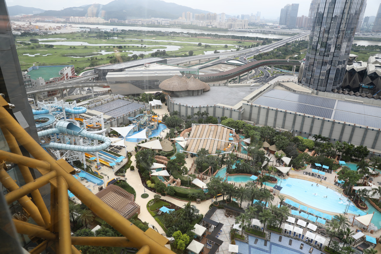 澳門3天2夜親子旅遊玩樂推薦! 澳門必玩新濠影滙水上樂園.滿紛樂園.8字摩天輪 KKday預訂超方便 - 奇奇一起玩樂趣