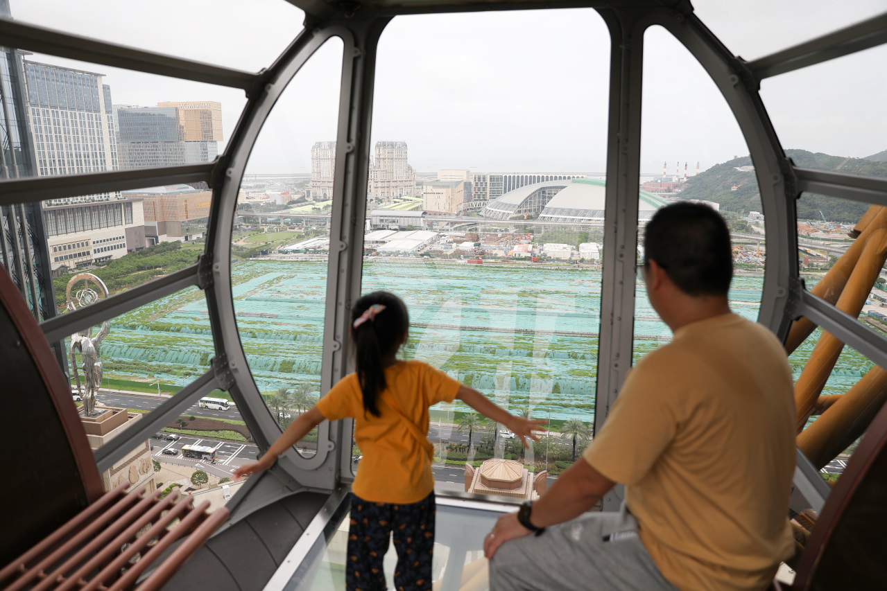 澳門3天2夜親子旅遊玩樂推薦! 澳門必玩新濠影滙水上樂園.滿紛樂園.8字摩天輪 KKday預訂超方便 - 奇奇一起玩樂趣