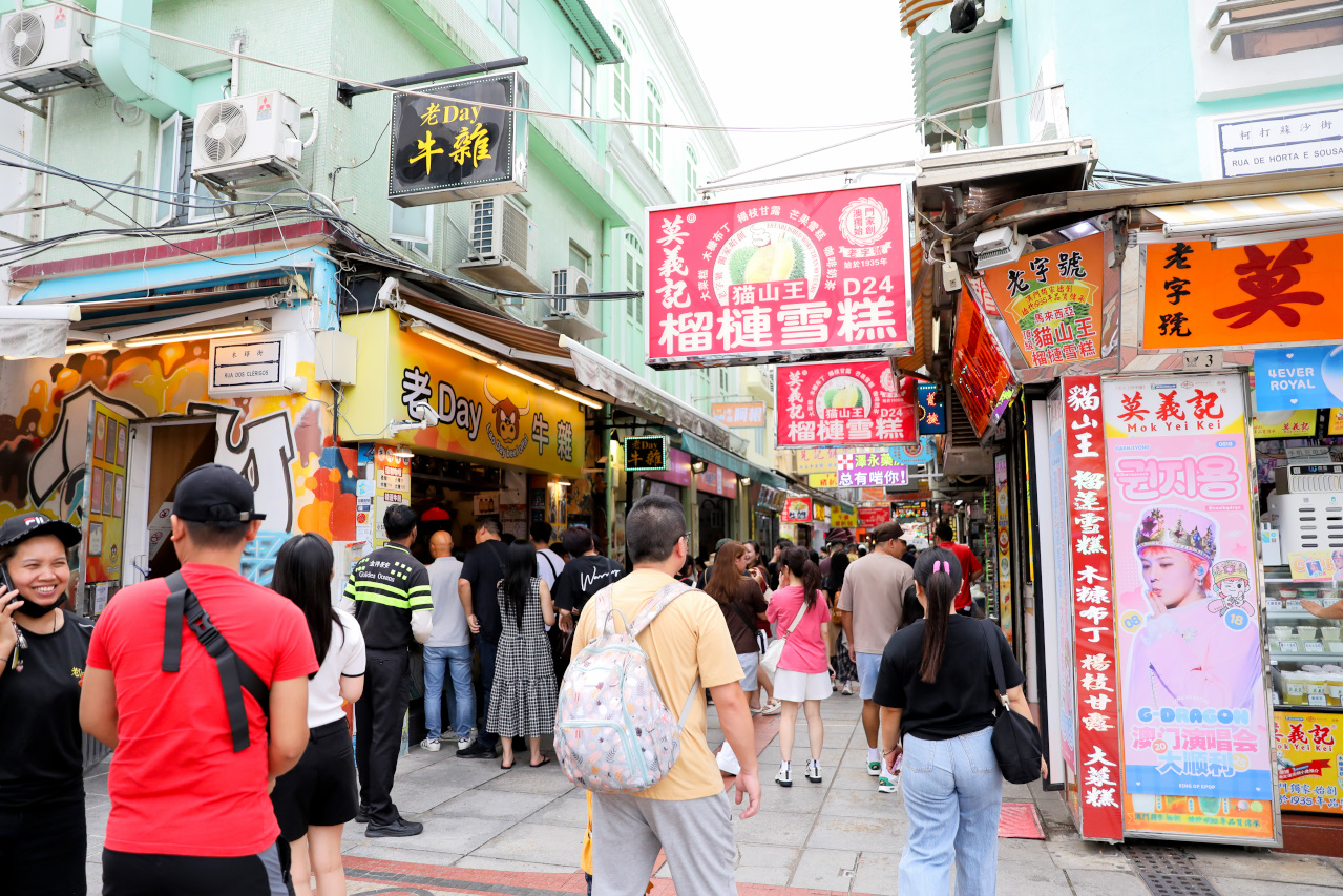 澳門3天2夜親子旅遊行程推薦! 搭輕軌巴士遊澳門 路氹官也街.大三巴牌坊.戀愛巷 吃蛋塔.雞蛋仔.豬扒包.倫記軟滑腸粉 - 奇奇一起玩樂趣