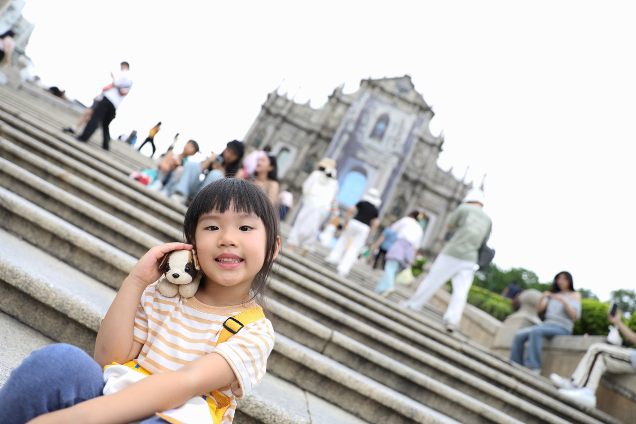 澳門3天2夜親子旅遊行程推薦! 搭輕軌巴士遊澳門 路氹官也街.大三巴牌坊.戀愛巷 吃蛋塔.雞蛋仔.豬扒包.倫記軟滑腸粉 - 奇奇一起玩樂趣