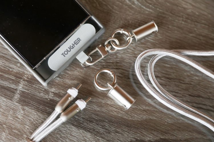 手機配件推薦! TOUGHER 編織掛繩急速充電線 不用再怕忘記帶充電線啦~ - 奇奇一起玩樂趣