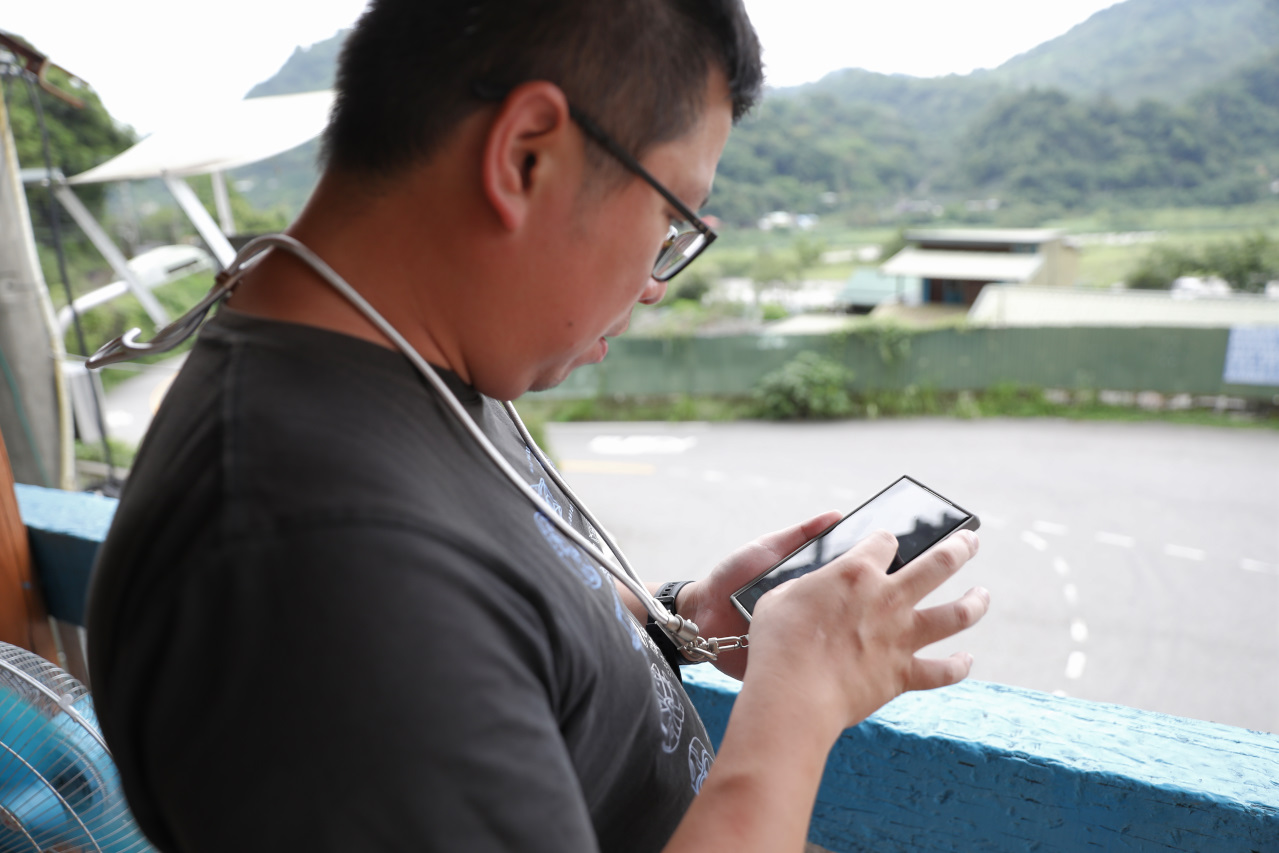 手機配件推薦! TOUGHER 編織掛繩急速充電線 不用再怕忘記帶充電線啦~ - 奇奇一起玩樂趣